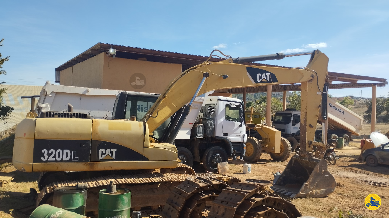 ESCAVADEIRA CATERPILLAR 320DL Grupo Rialma  BRASILIA DISTRITO FEDERAL DF